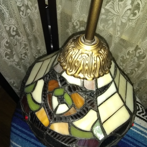 TIFFANY STYLE STAINED GLASS PENDANT HANGING LIGHT - Picture 2 of 9